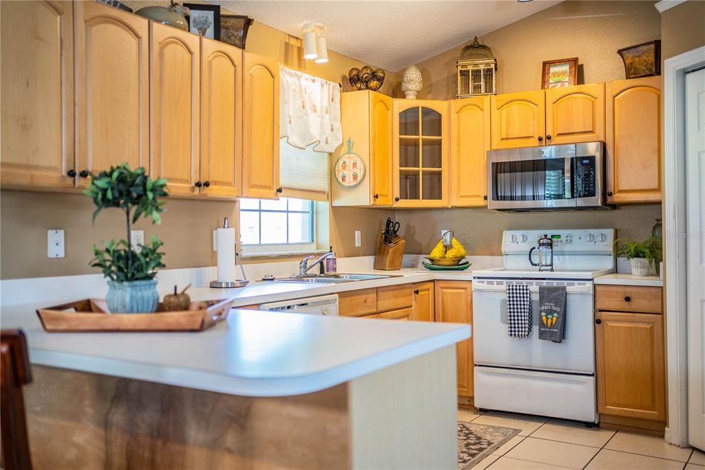 Active With Contract: $329,000 (3 beds, 2 baths, 1440 Square Feet)