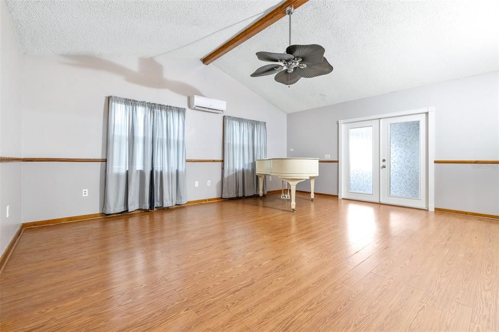 For Sale: $329,900 (3 beds, 2 baths, 1688 Square Feet)