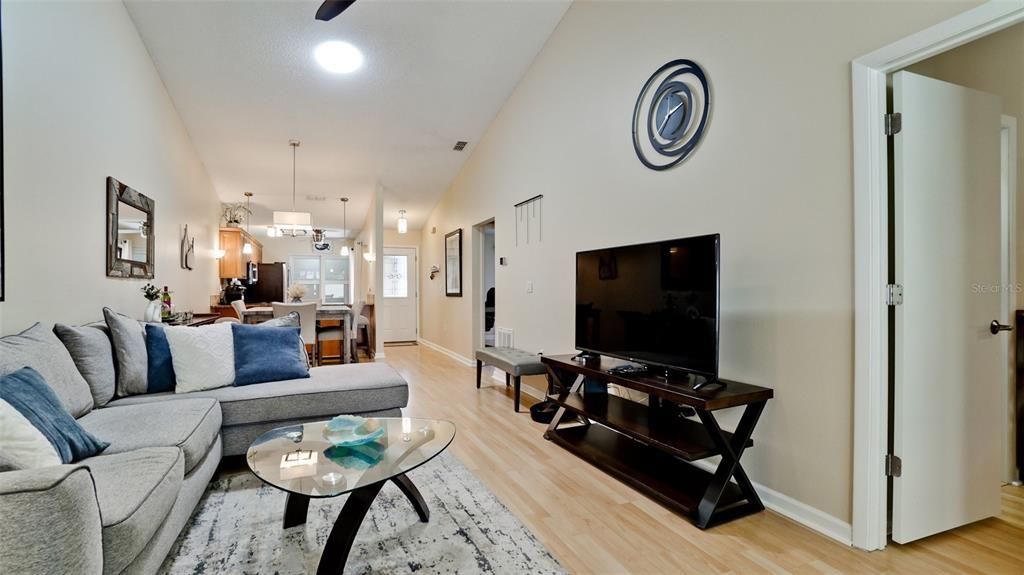 Active With Contract: $340,000 (2 beds, 2 baths, 1100 Square Feet)