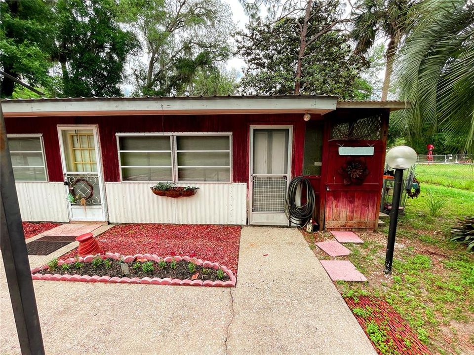 For Sale: $96,000 (3 beds, 2 baths, 936 Square Feet)
