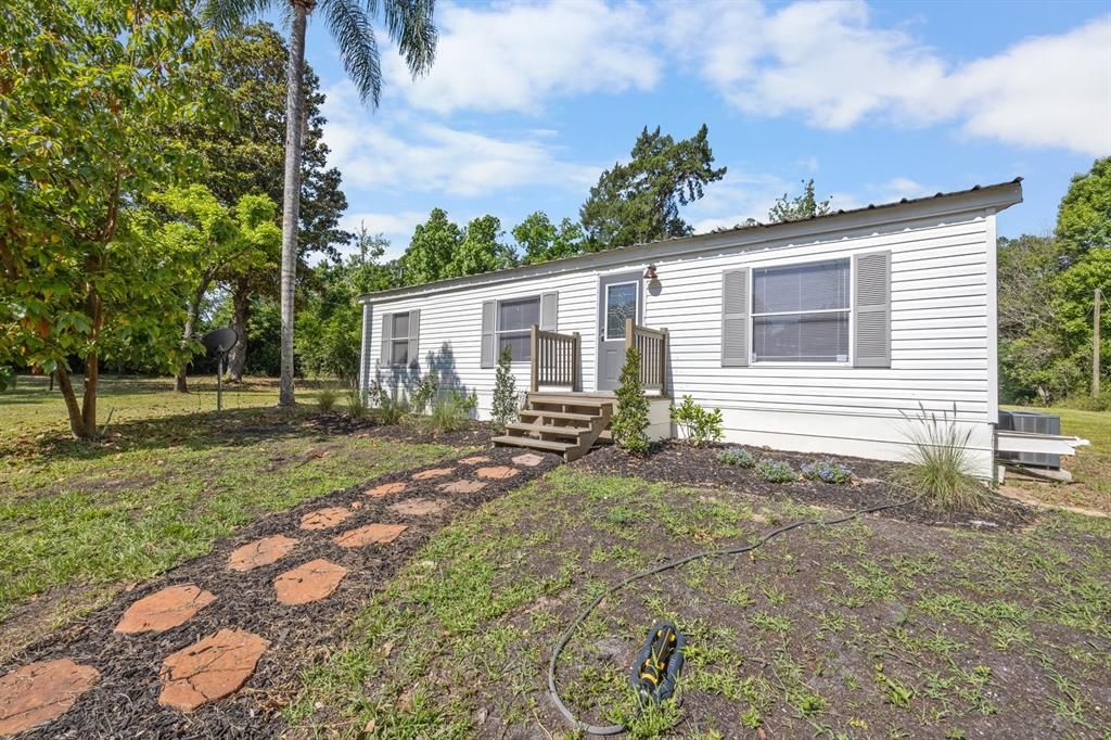 Active With Contract: $219,900 (3 beds, 2 baths, 960 Square Feet)