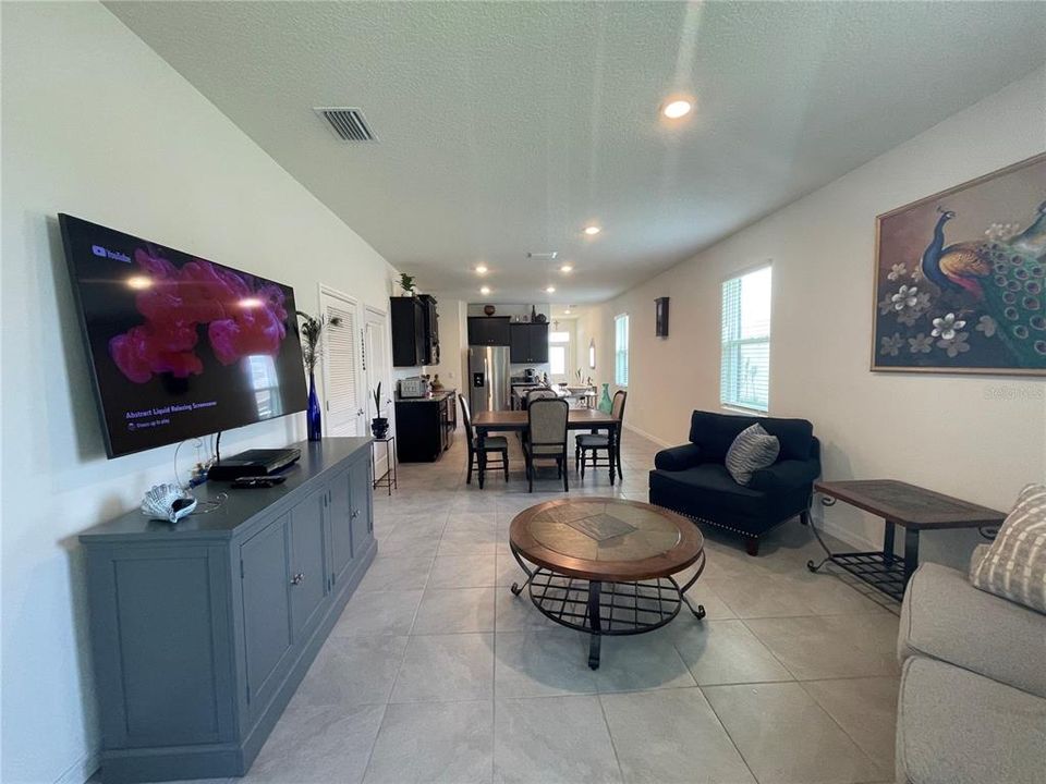For Sale: $349,000 (3 beds, 2 baths, 1384 Square Feet)