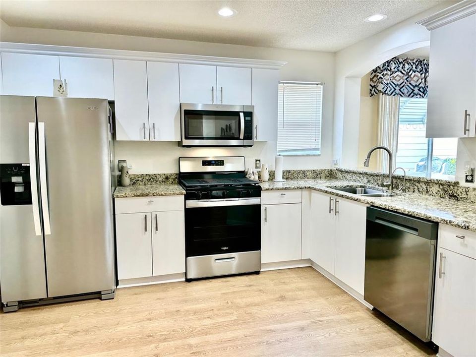For Sale: $339,900 (2 beds, 2 baths, 1153 Square Feet)