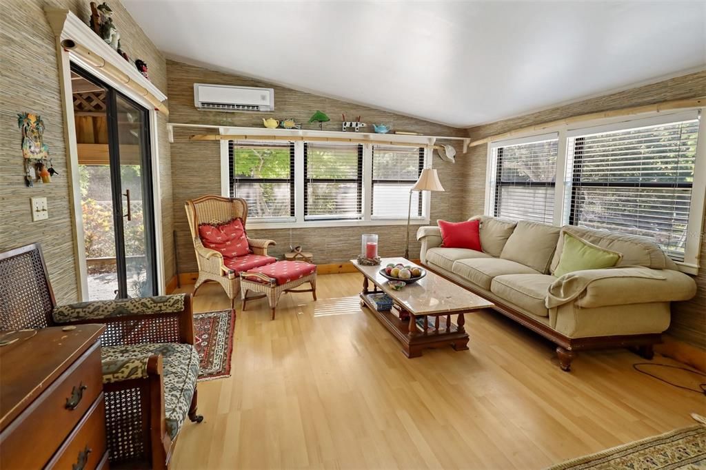 For Sale: $290,000 (2 beds, 2 baths, 1456 Square Feet)