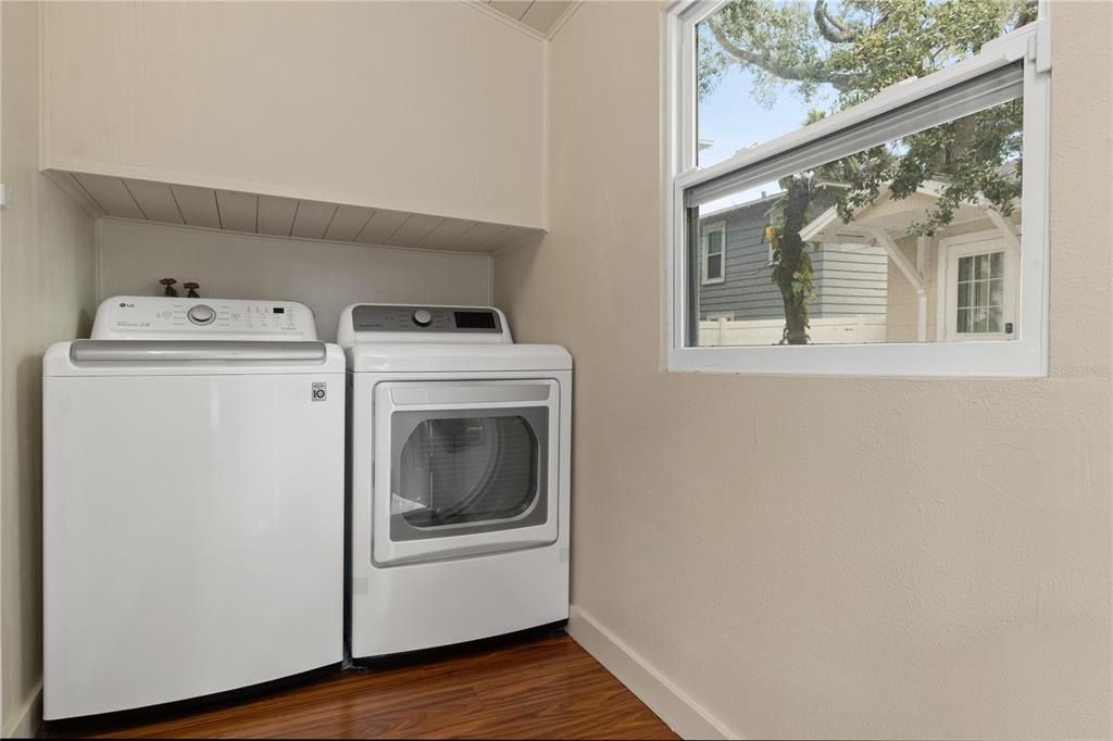 Recently Rented: $1,900 (1 beds, 2 baths, 917 Square Feet)