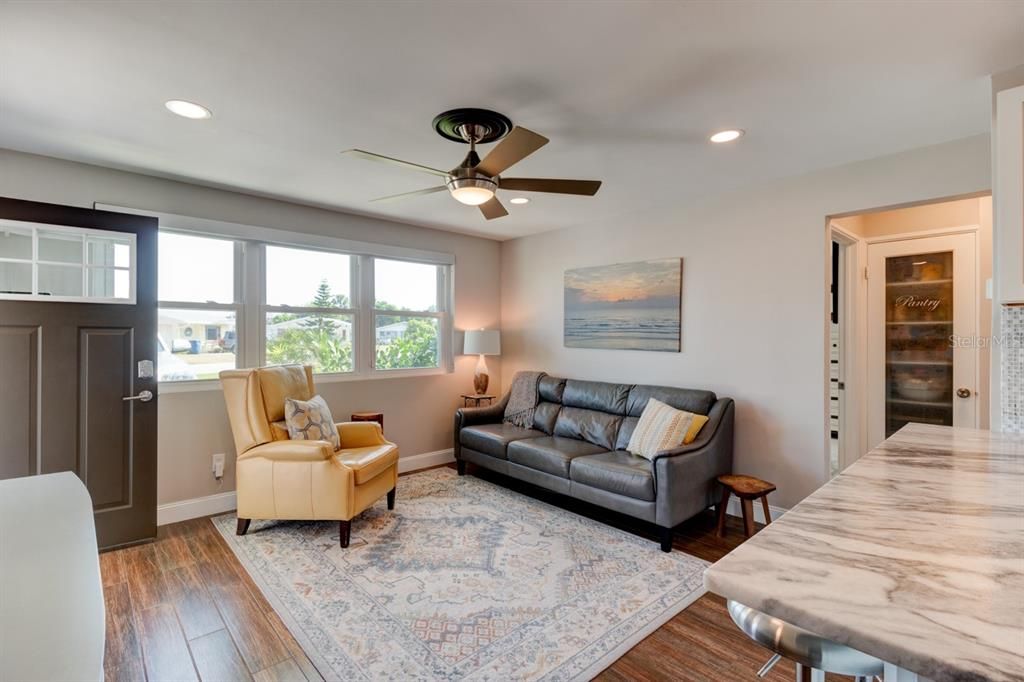 Active With Contract: $439,000 (2 beds, 1 baths, 1228 Square Feet)
