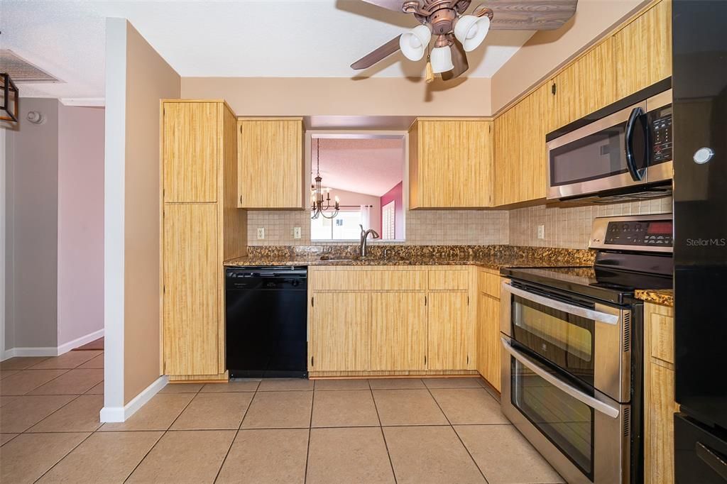 For Rent: $2,200 (2 beds, 2 baths, 1147 Square Feet)
