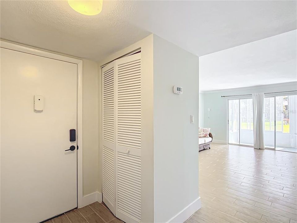 For Sale: $137,000 (1 beds, 1 baths, 822 Square Feet)