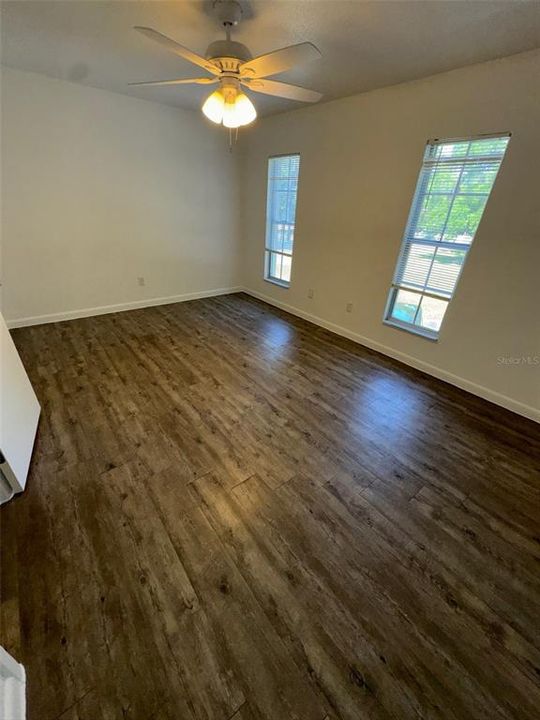 Active With Contract: $1,279 (2 beds, 1 baths, 1200 Square Feet)