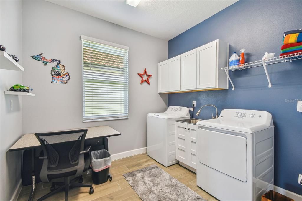 For Sale: $407,000 (2 beds, 2 baths, 1959 Square Feet)