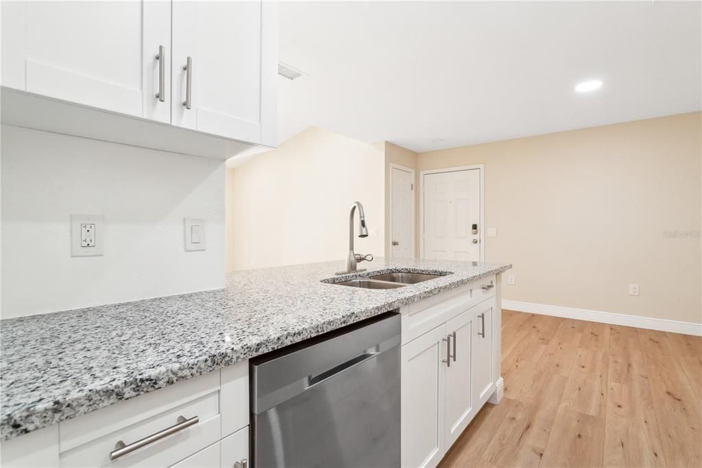 For Sale: $219,990 (1 beds, 1 baths, 978 Square Feet)