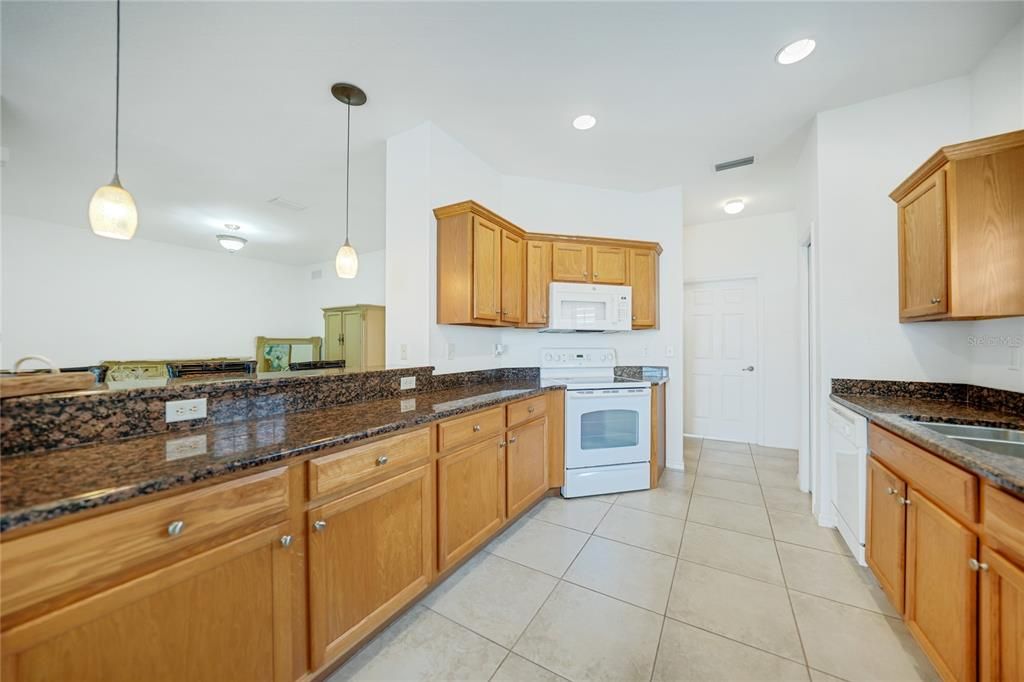 For Sale: $299,000 (2 beds, 2 baths, 1424 Square Feet)