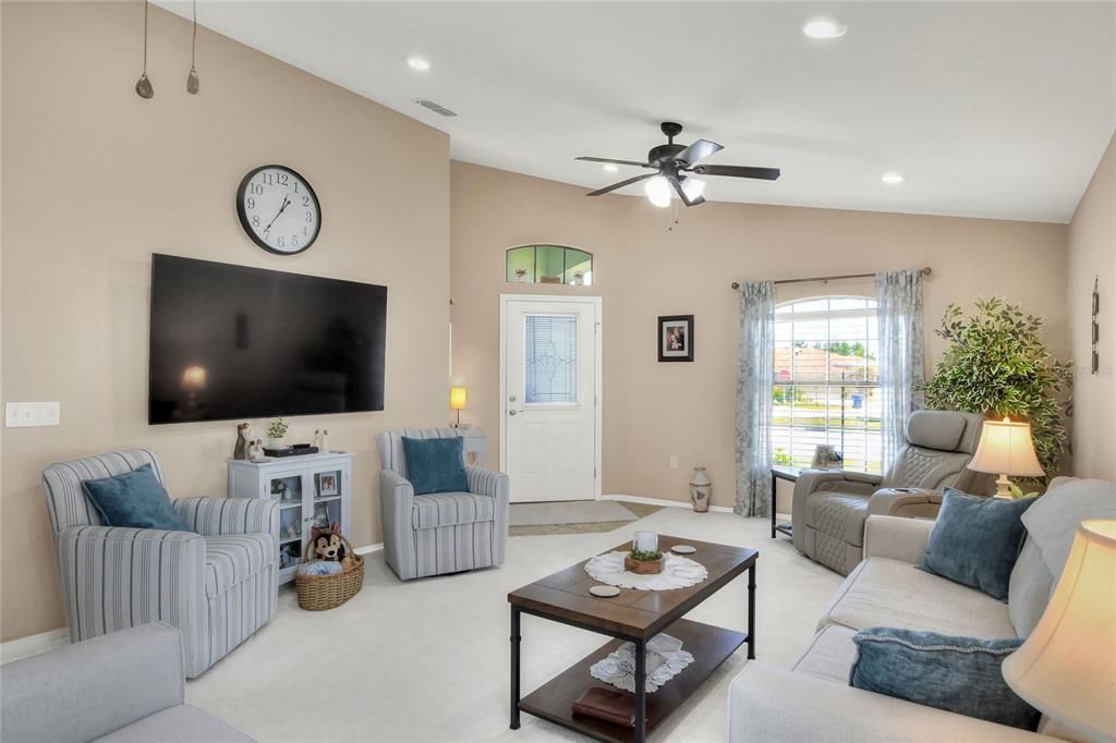 Active With Contract: $380,000 (3 beds, 2 baths, 1814 Square Feet)