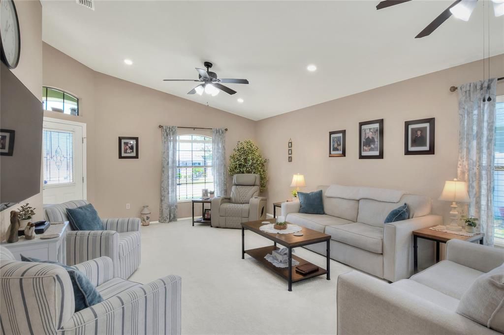 Active With Contract: $380,000 (3 beds, 2 baths, 1814 Square Feet)