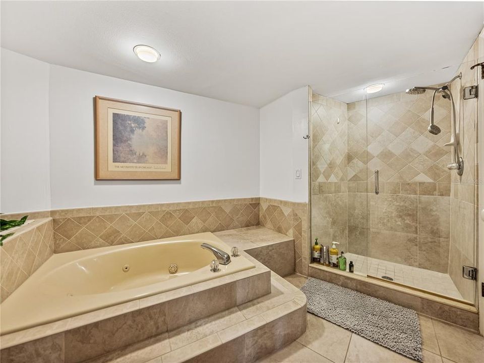 待售: $650,000 (2 贝兹, 2 浴室, 1370 平方英尺)