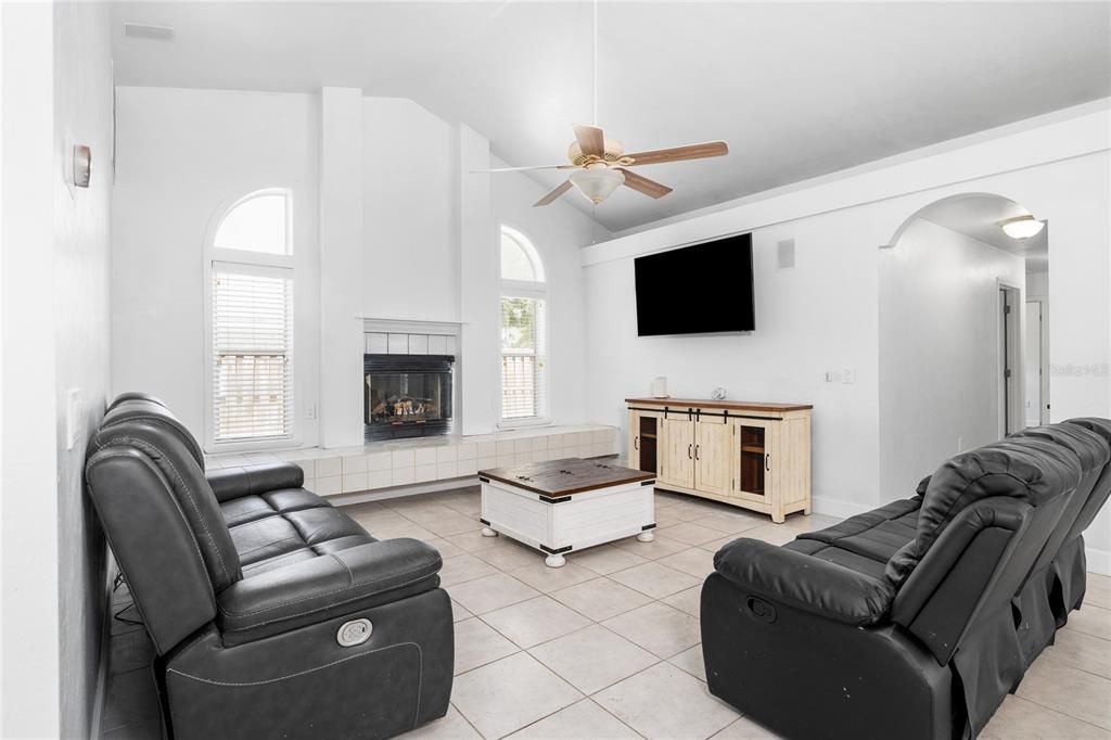 For Sale: $475,000 (4 beds, 2 baths, 2089 Square Feet)
