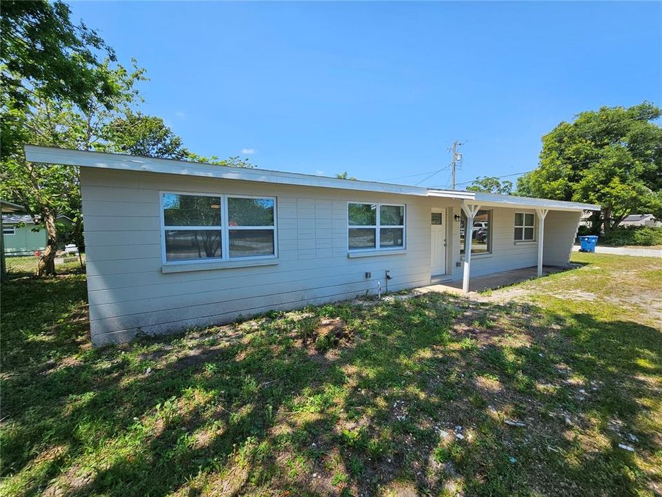 For Sale: $289,000 (4 beds, 2 baths, 1290 Square Feet)
