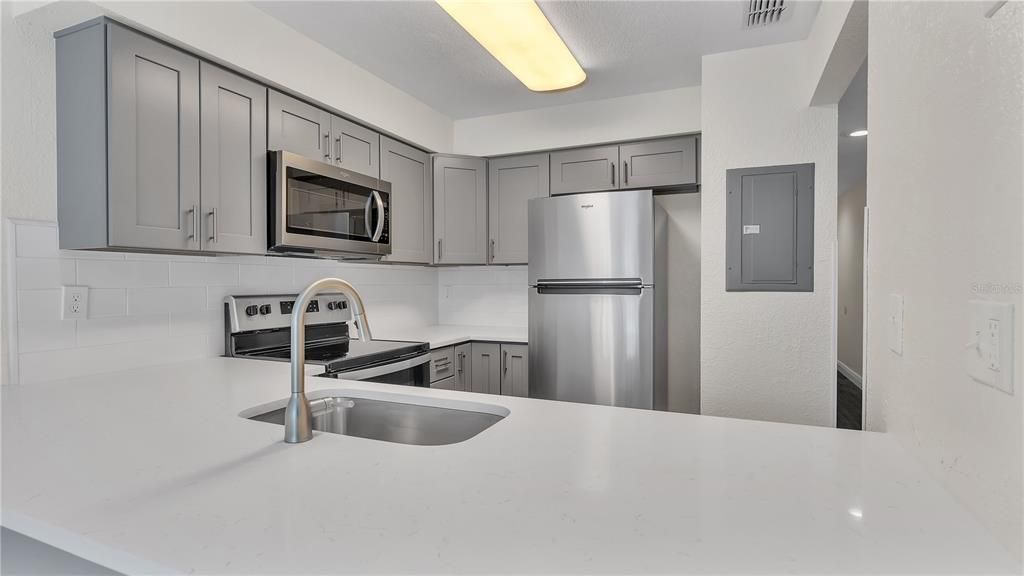 For Sale: $154,900 (2 beds, 1 baths, 662 Square Feet)