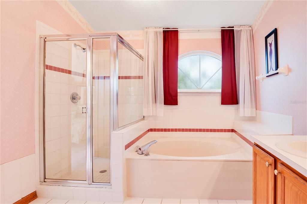 Primary En Suite Bathroom with Walk In Shower, Double Vanity and Garden Tub