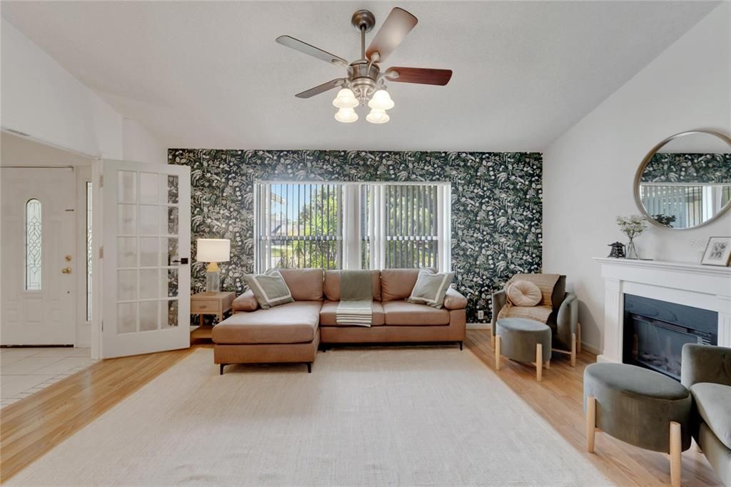For Sale: $405,000 (3 beds, 2 baths, 1818 Square Feet)