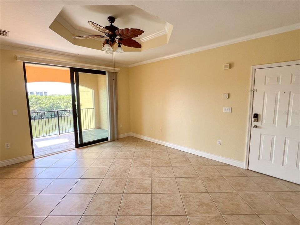 Active With Contract: $317,500 (2 beds, 1 baths, 980 Square Feet)
