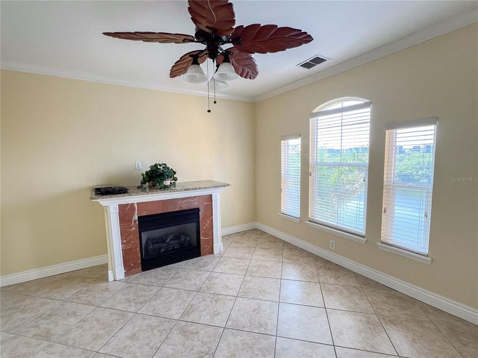 For Sale: $317,500 (2 beds, 1 baths, 980 Square Feet)