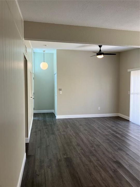 For Rent: $1,650 (2 beds, 1 baths, 939 Square Feet)