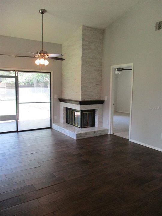 Recently Rented: $2,075 (2 beds, 2 baths, 1269 Square Feet)