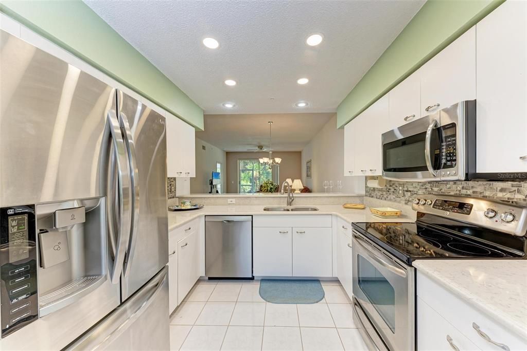 For Sale: $342,500 (2 beds, 2 baths, 1333 Square Feet)