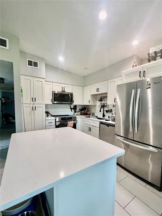 For Sale: $439,000 (3 beds, 3 baths, 1972 Square Feet)