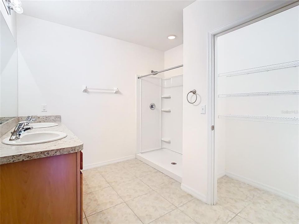 For Sale: $315,000 (3 beds, 3 baths, 1672 Square Feet)