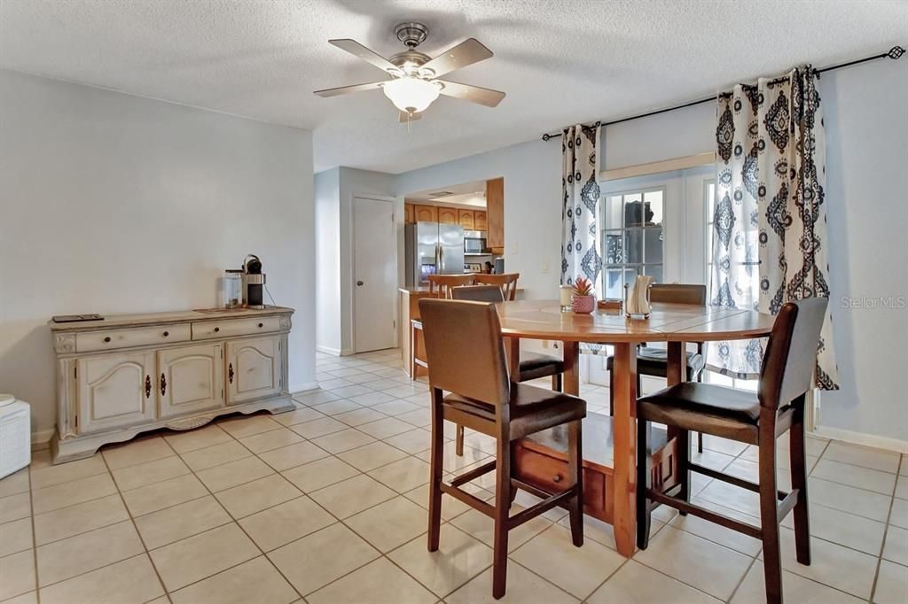 For Sale: $304,900 (3 beds, 2 baths, 1487 Square Feet)