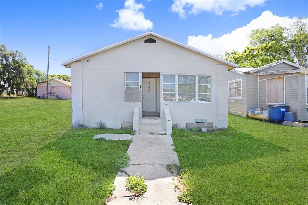For Sale: $109,900 (3 beds, 1 baths, 989 Square Feet)