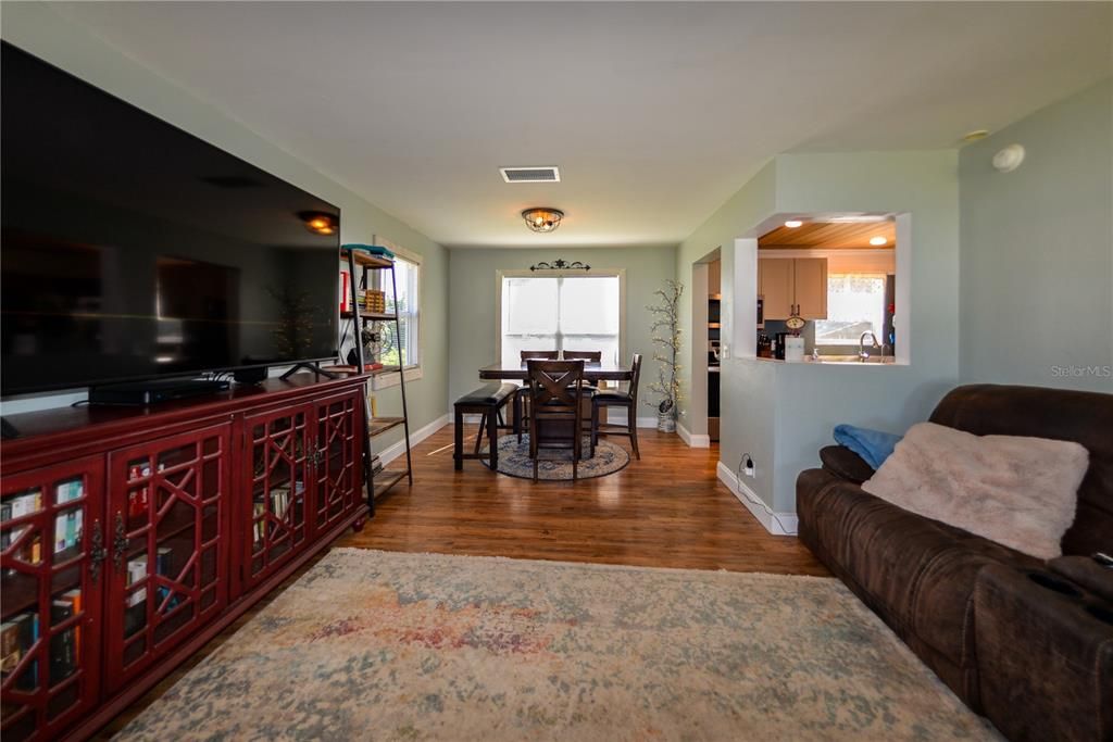 For Sale: $360,000 (3 beds, 2 baths, 1730 Square Feet)
