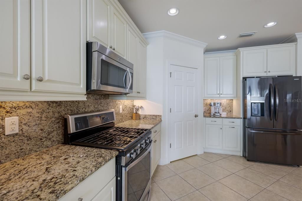 Active With Contract: $580,000 (3 beds, 2 baths, 1748 Square Feet)