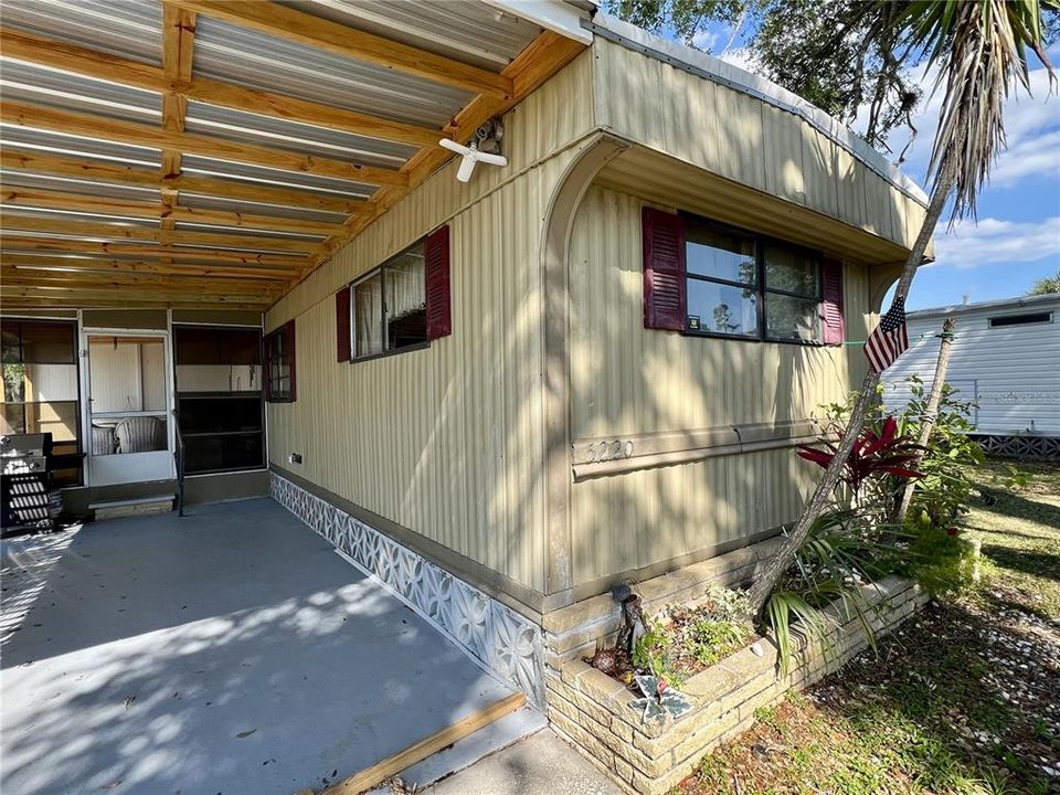 For Sale: $95,000 (2 beds, 2 baths, 732 Square Feet)