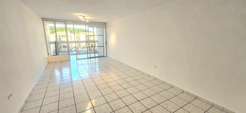 Activo con contrato: $155,000 (3 camas, 2 baños, 1417.28 Pies cuadrados)