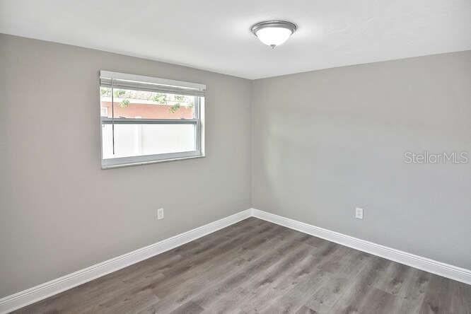 Active With Contract: $369,900 (2 beds, 2 baths, 978 Square Feet)