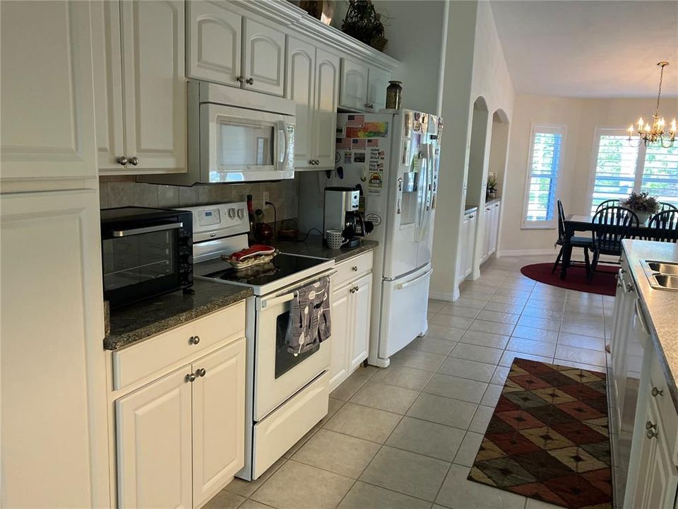 well appointed kitchen with all appliances