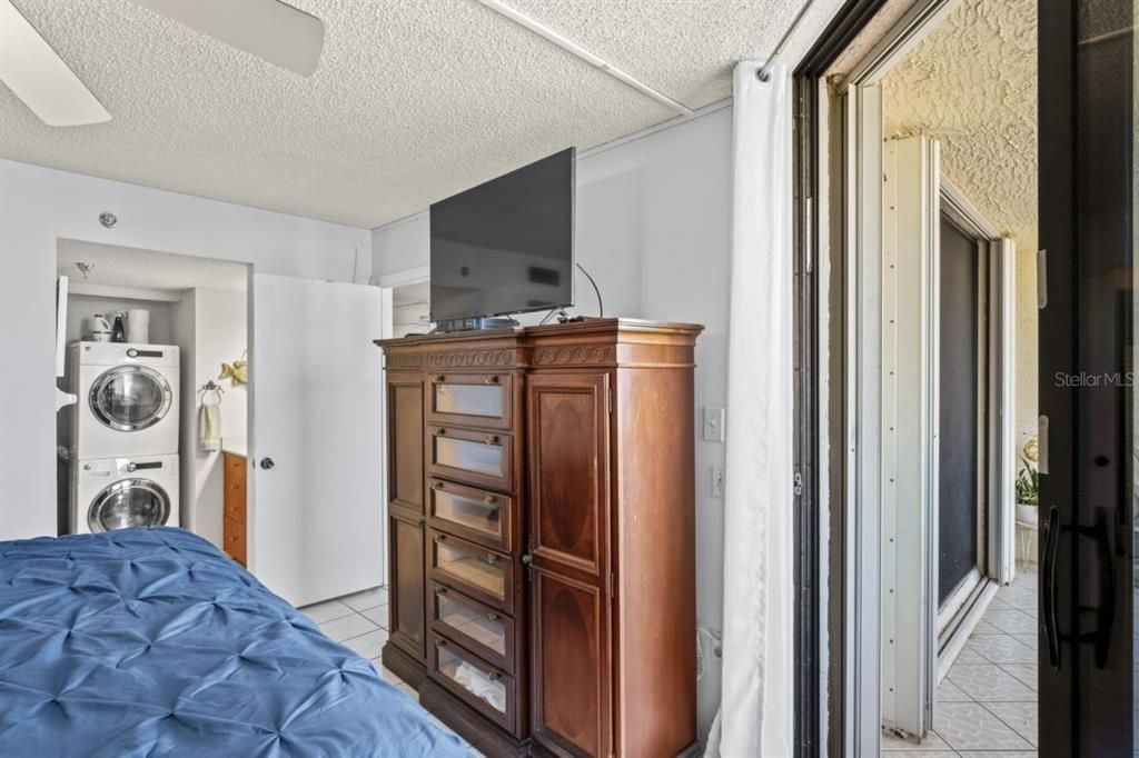 For Sale: $339,900 (2 beds, 2 baths, 950 Square Feet)