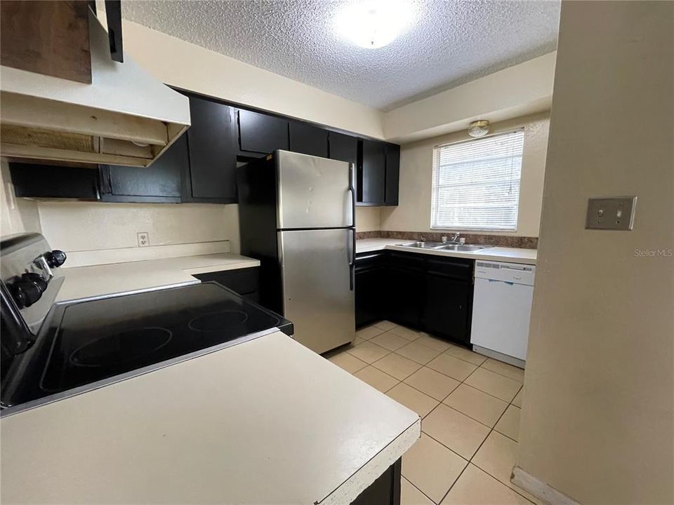 Active With Contract: $1,250 (2 beds, 2 baths, 884 Square Feet)