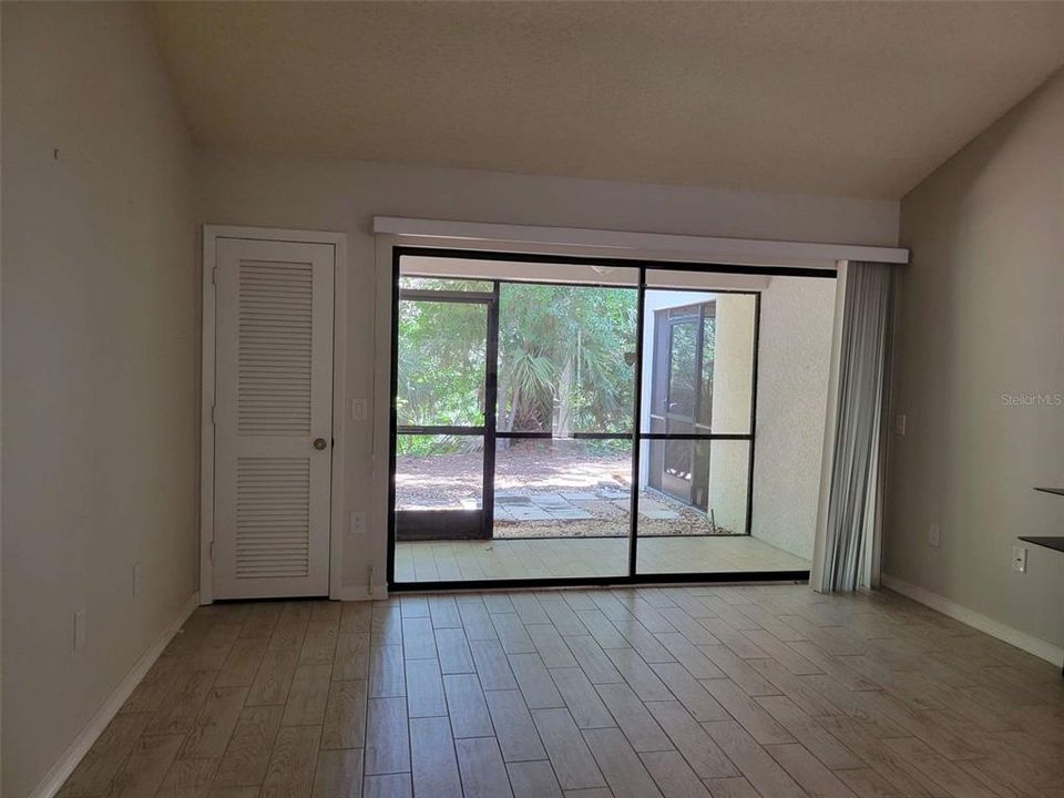 For Rent: $1,650 (1 beds, 1 baths, 582 Square Feet)