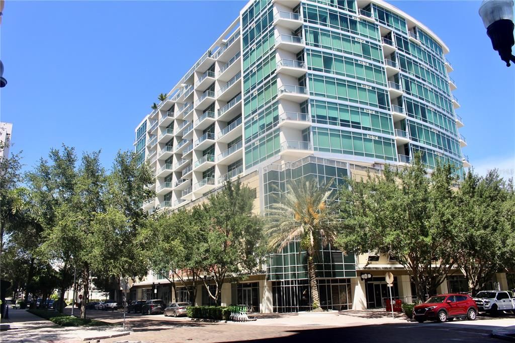 Active With Contract: $1,650 (1 beds, 1 baths, 644 Square Feet)