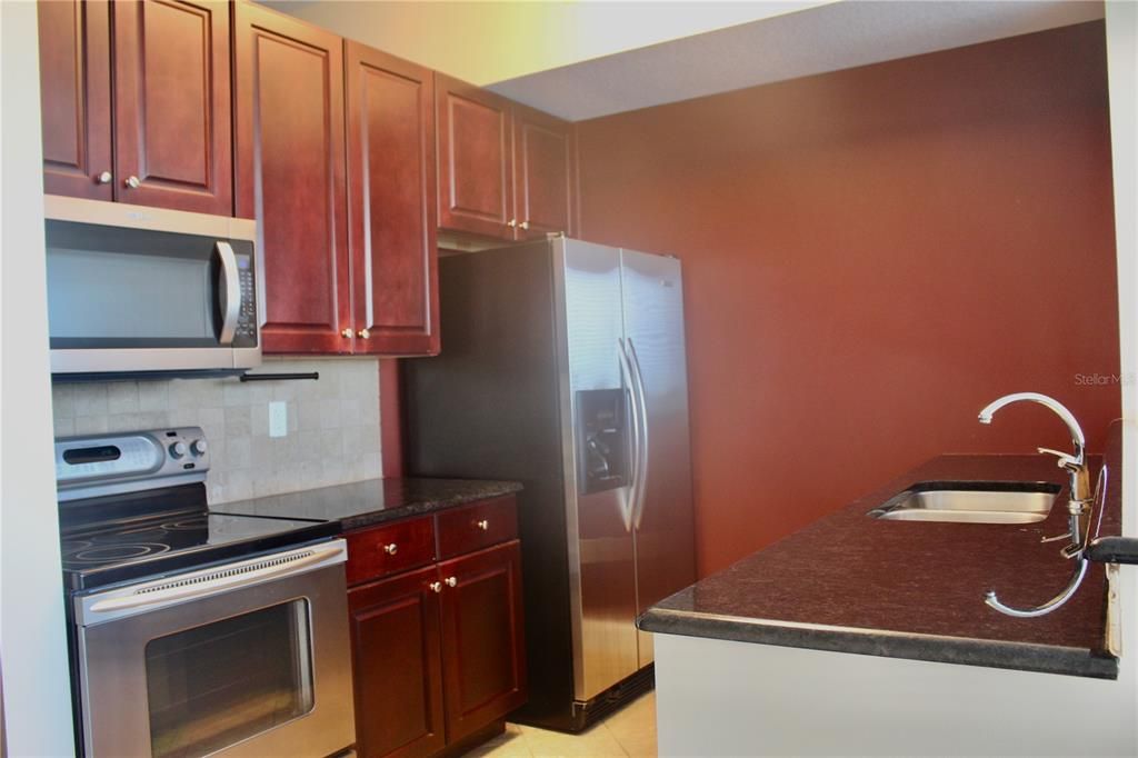 Active With Contract: $1,650 (1 beds, 1 baths, 644 Square Feet)