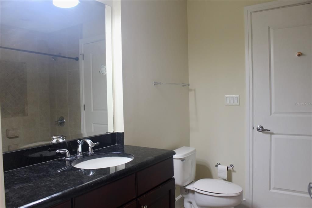 Active With Contract: $1,650 (1 beds, 1 baths, 644 Square Feet)