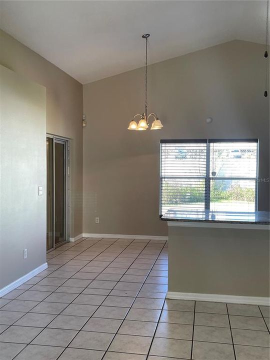 For Rent: $2,100 (3 beds, 2 baths, 1284 Square Feet)