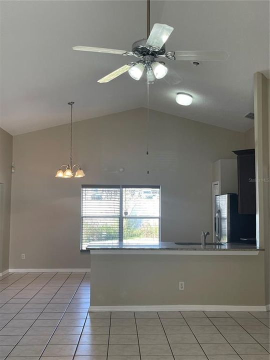 Active With Contract: $2,000 (3 beds, 2 baths, 1284 Square Feet)
