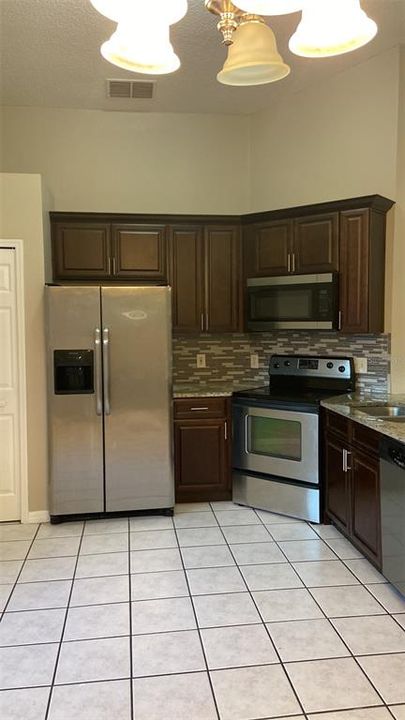 Recently Rented: $2,000 (3 beds, 2 baths, 1284 Square Feet)