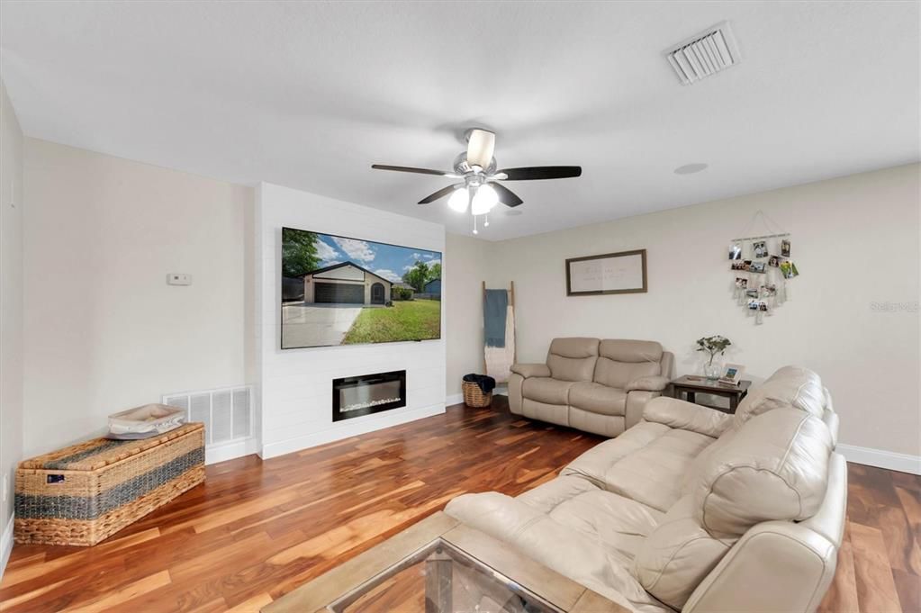 For Sale: $419,300 (3 beds, 2 baths, 1475 Square Feet)
