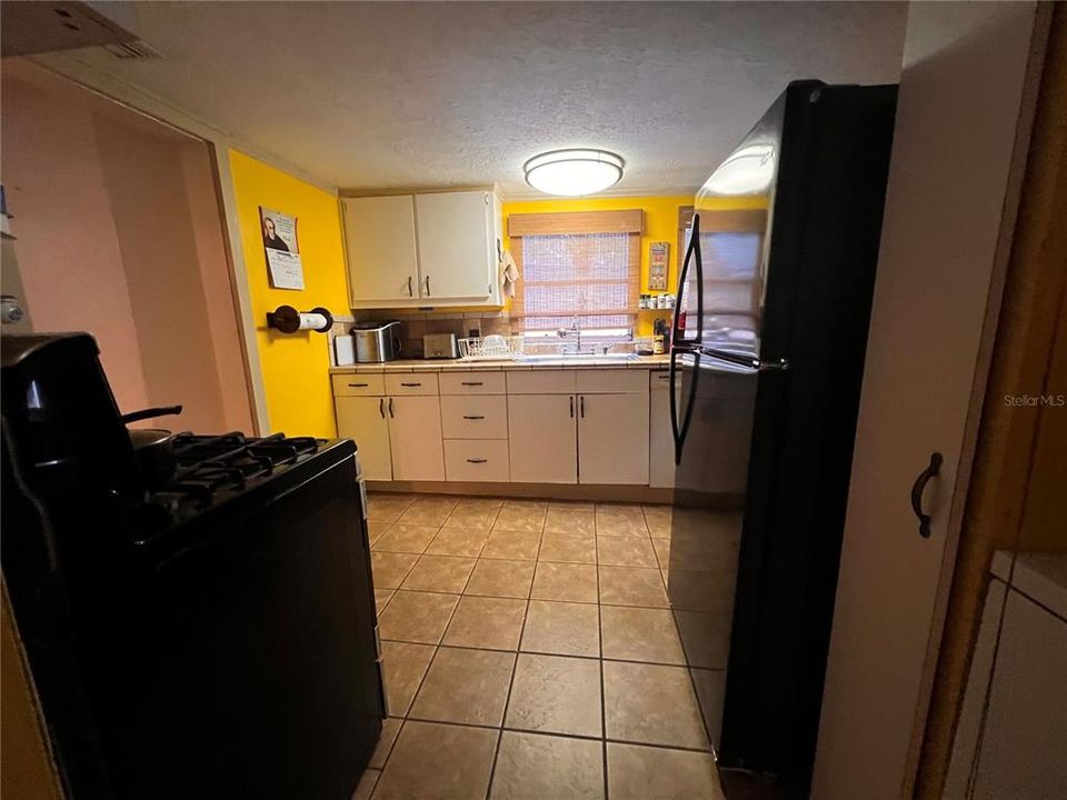 For Sale: $265,900 (2 beds, 3 baths, 1155 Square Feet)
